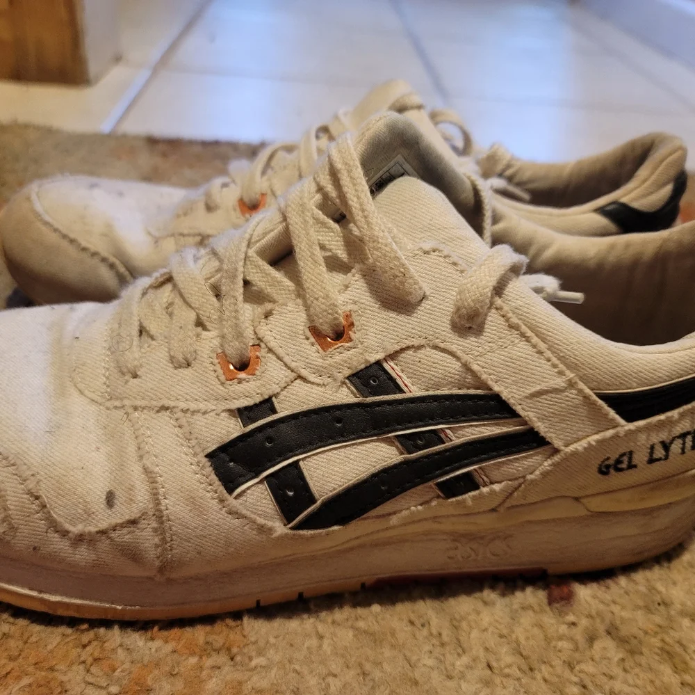 ASICS - Picture 3 of 5